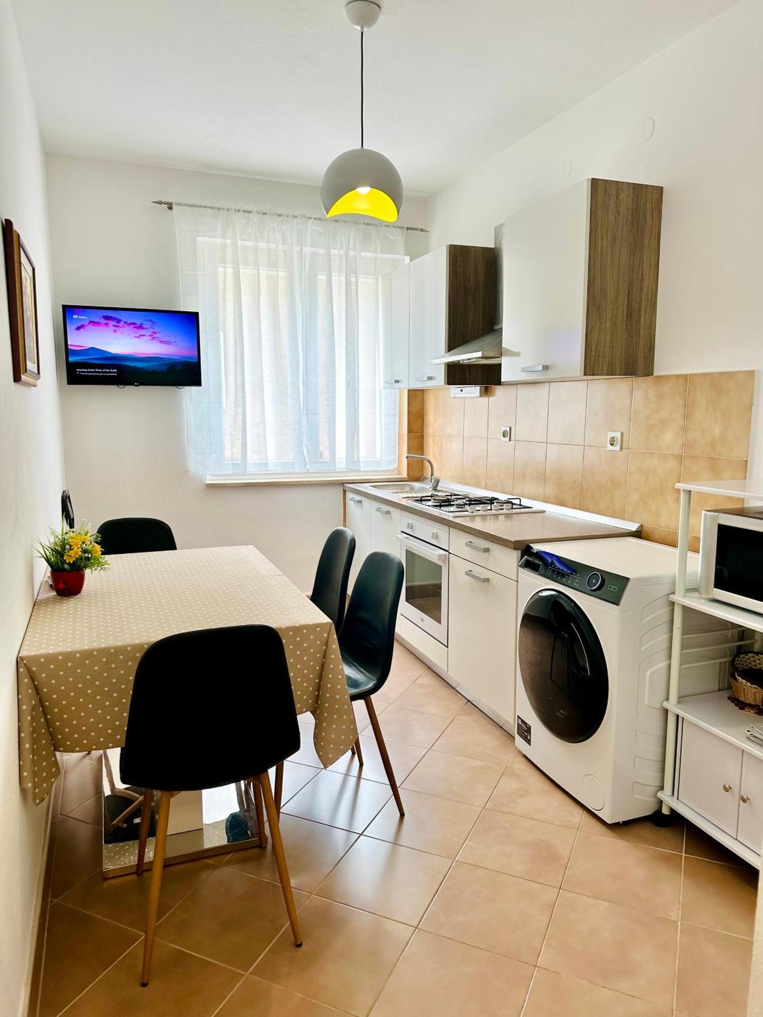 Spacious Family Apartment Near The Beach Makarska Eksteriør billede