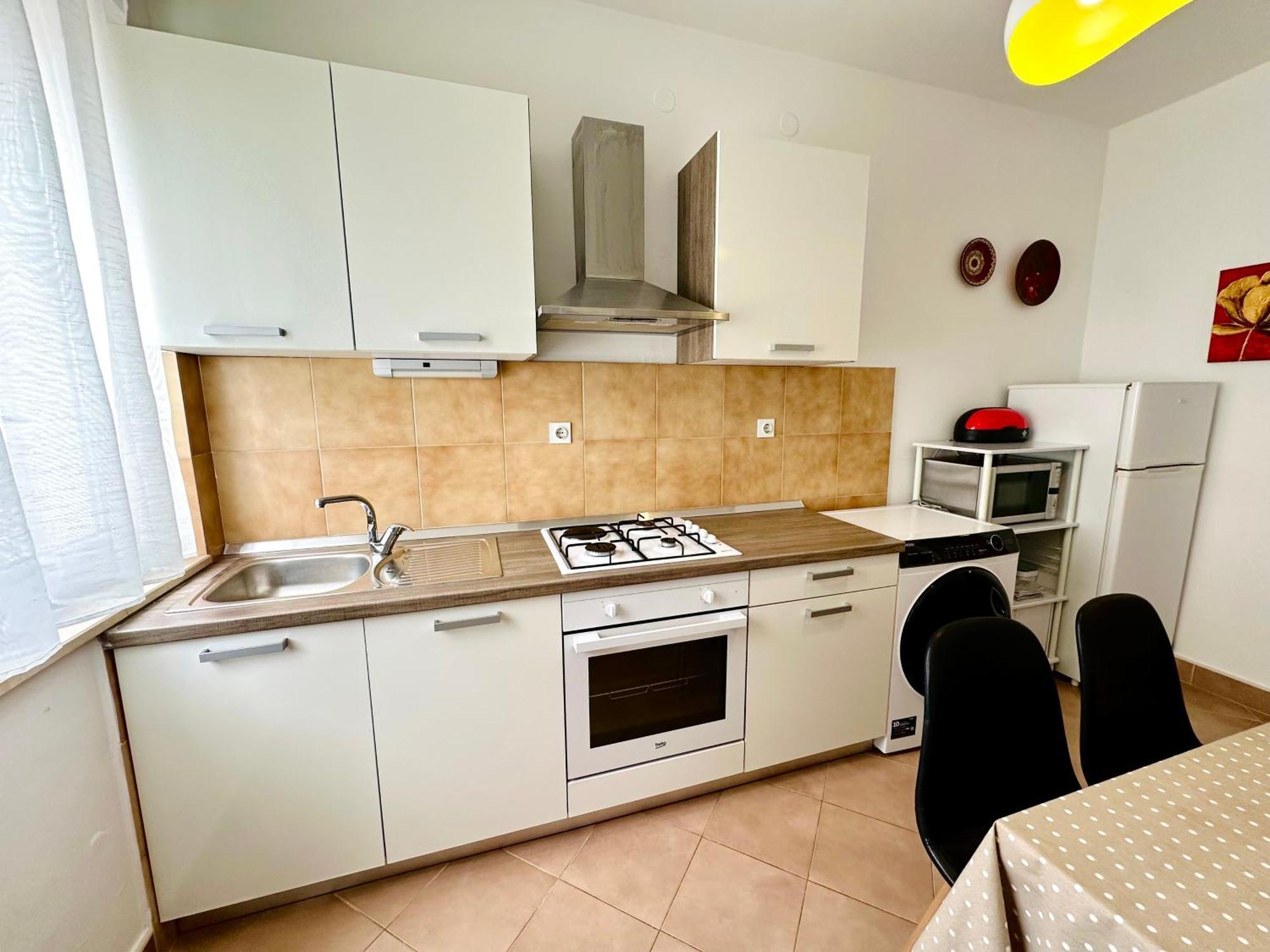 Spacious Family Apartment Near The Beach Makarska Eksteriør billede